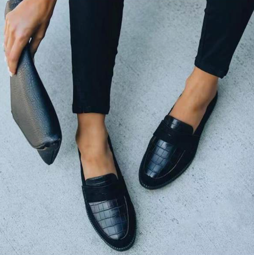 Chic Women's Black Leather Loafers - Timeless Design for All-Season Comfort